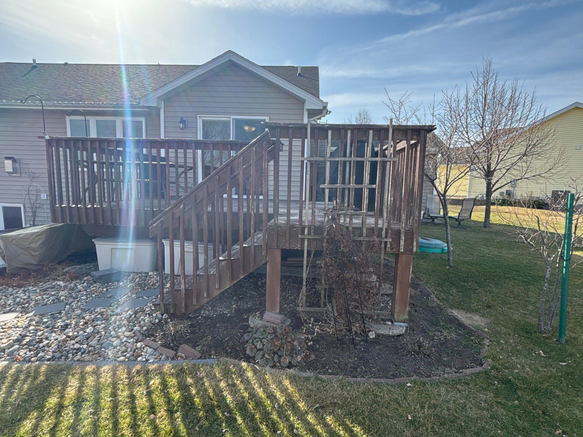 Eewest-Deck-Before-1.webp